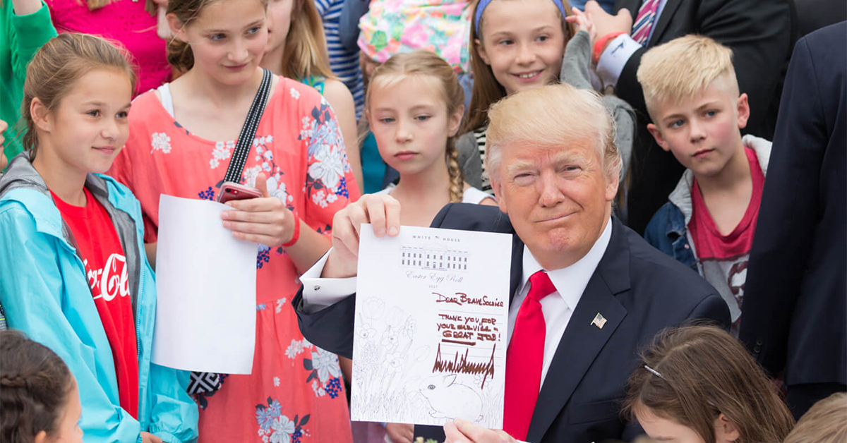 Donald Trump with children holding letter