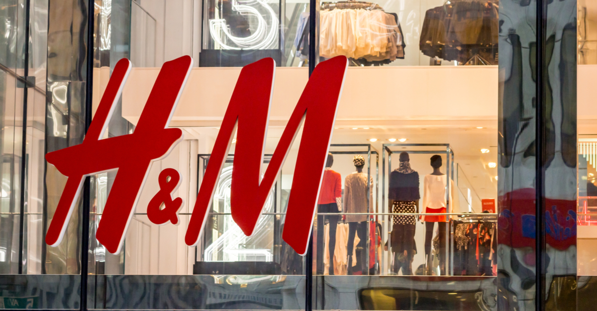 H&M Manhattan storefront.