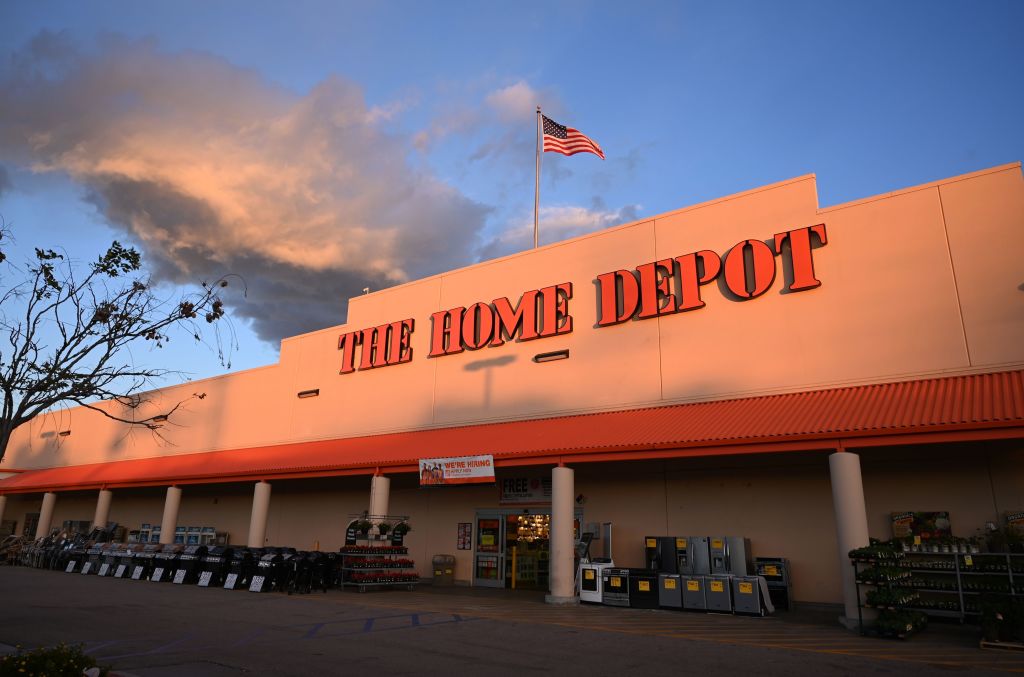 Did Home  Depot  Sponsor 129 Miles of Trump  s U S Mexico 