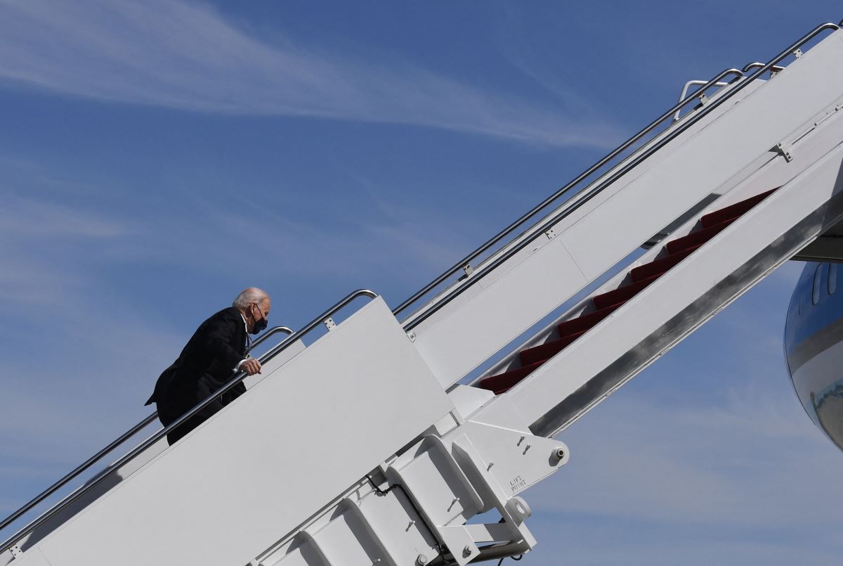 Biden falls down stairs of Air Force One.