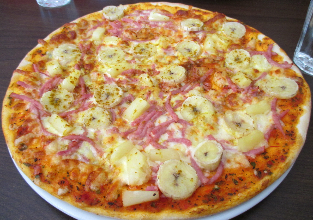 Swedish banana pizza