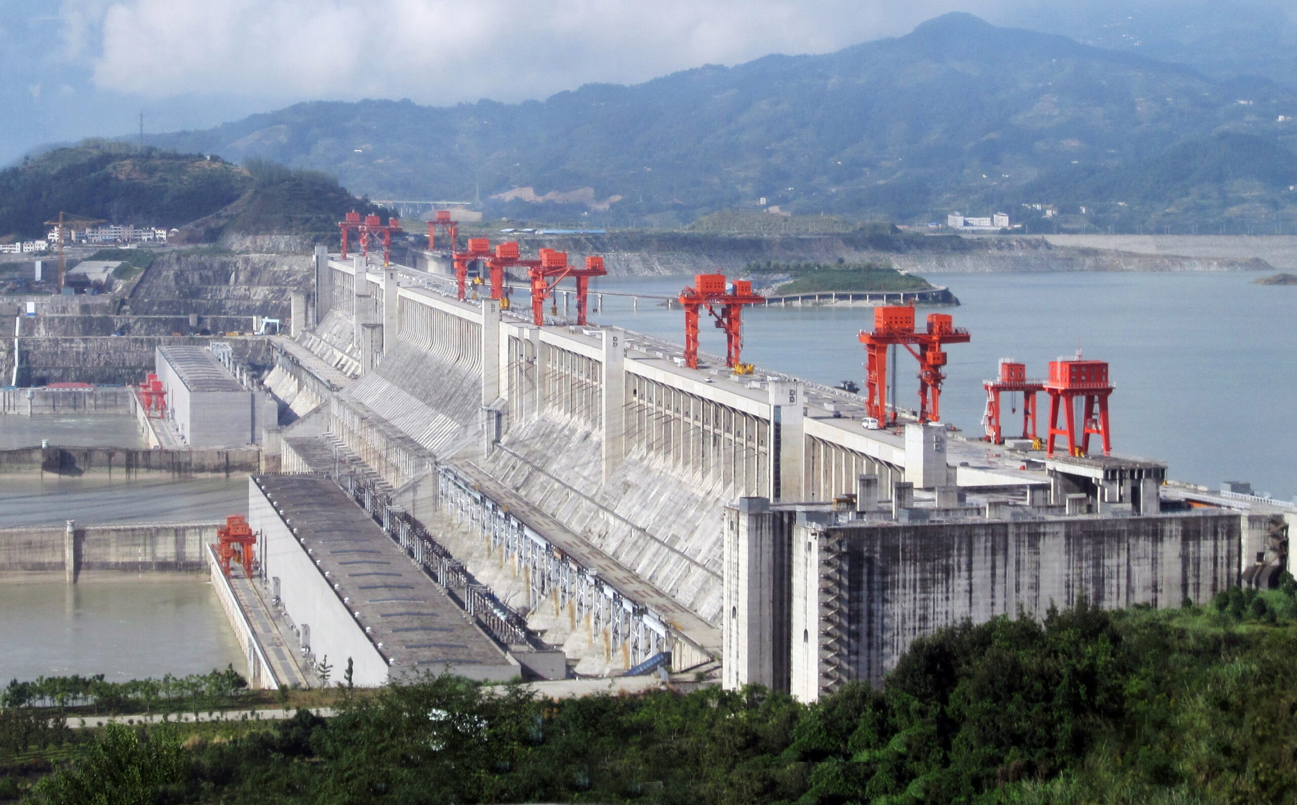 The reservoir of Three Gorges Dam in China can retain an amount of water voluminous enough to slow and change the rotation of the Earth.