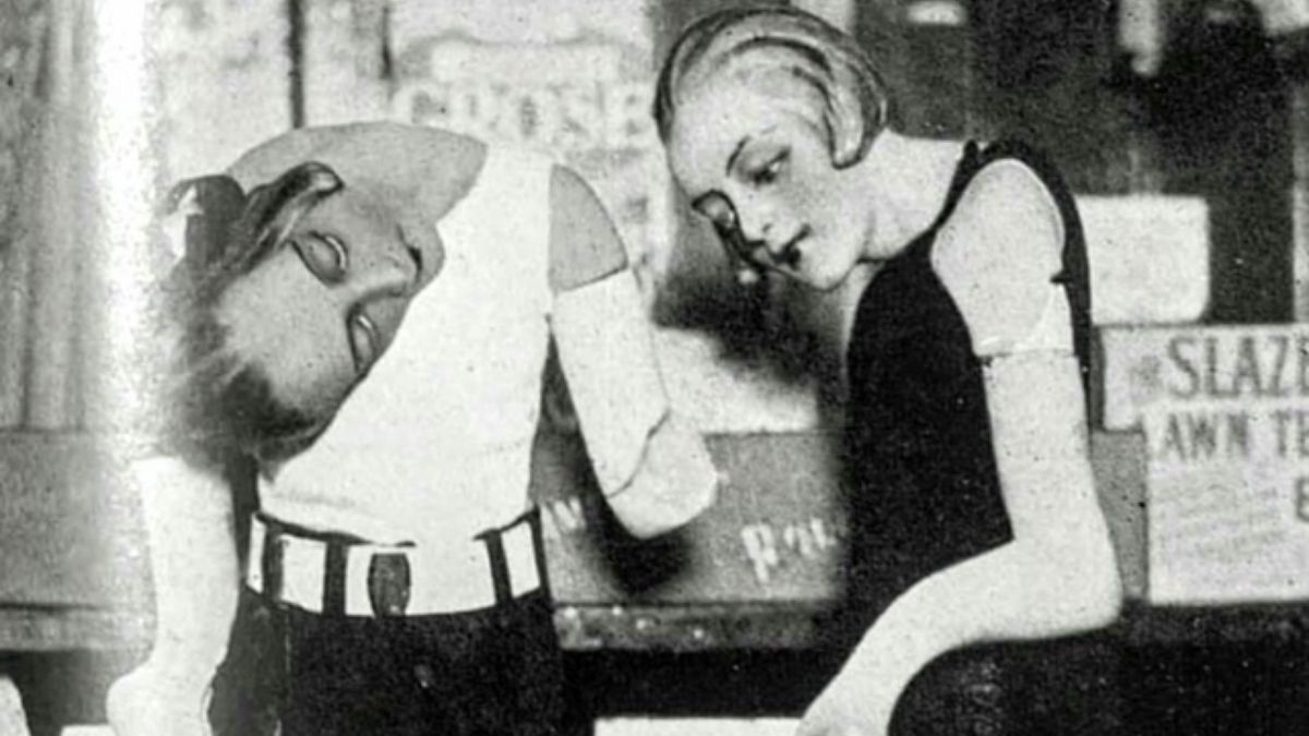 A picture or photo purportedly showed mannequins that had melted in a heat wave or heatwave.