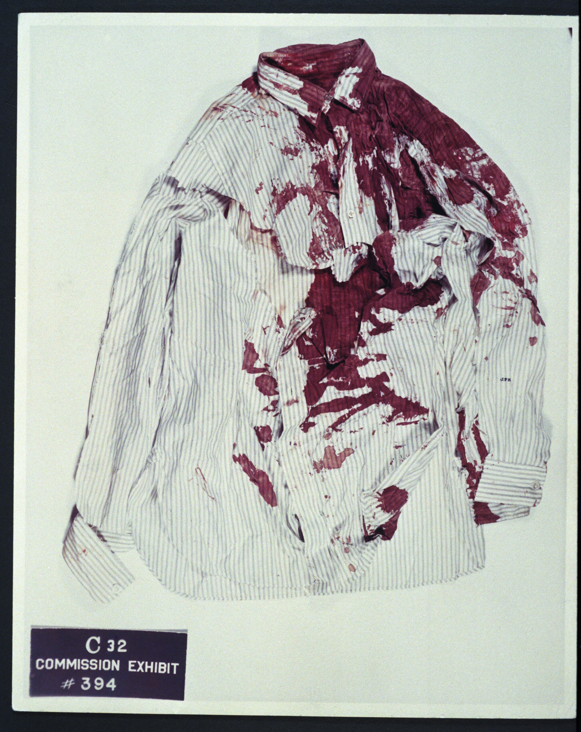 It's true that there are pictures of former US President John F. Kennedy's bloodstained bloody shirt from the day he was assassinated.