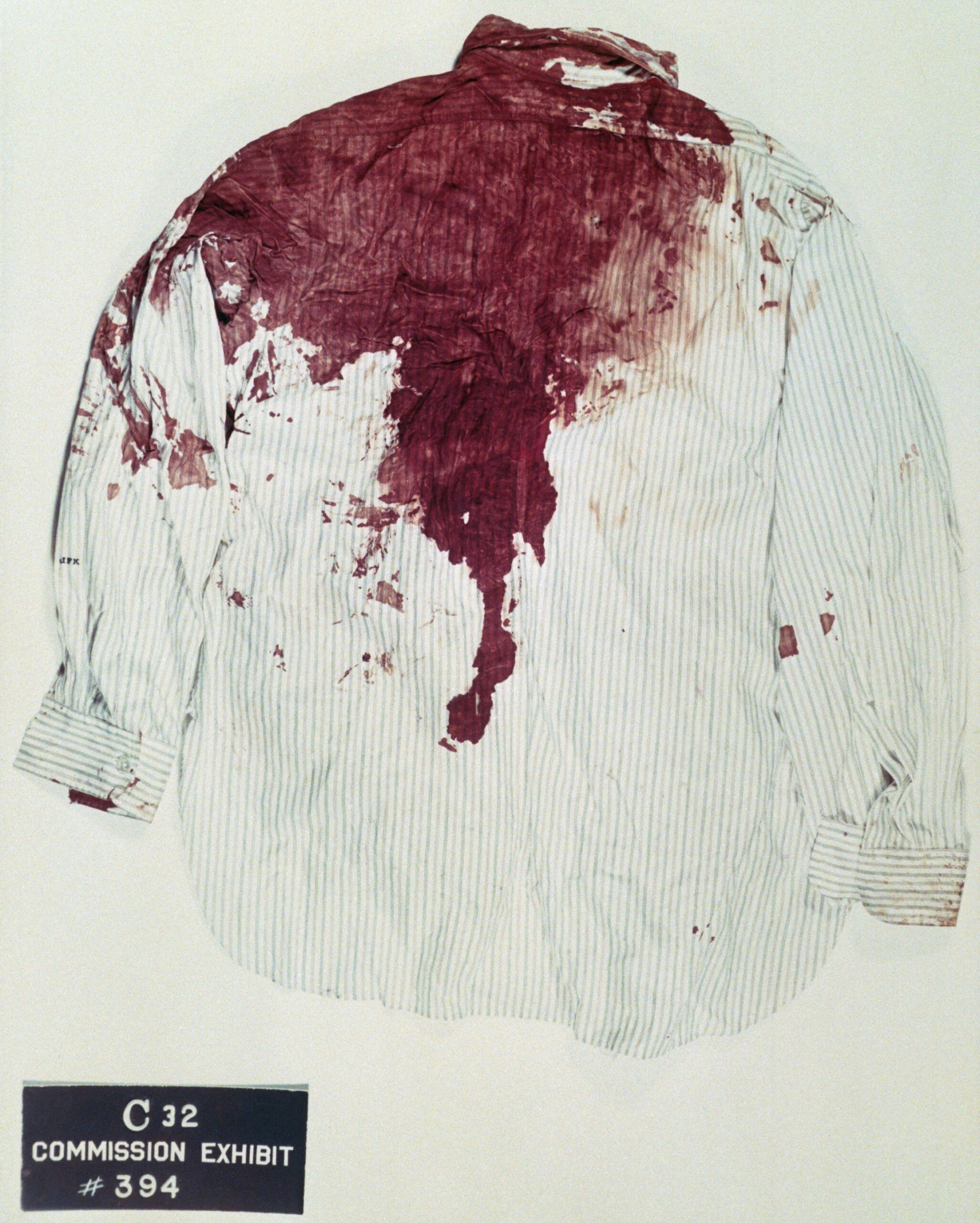 It's true that there are pictures of former US President John F. Kennedy's bloodstained bloody shirt from the day he was assassinated.