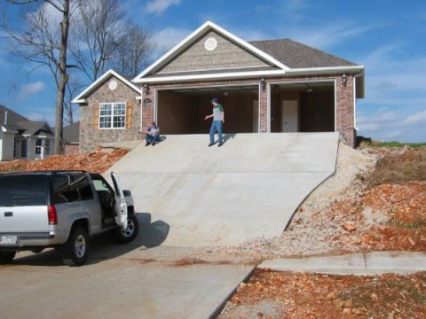 Photos of a steep driveway have been going around on the internet for years for how close a sidewalk appeared to be to the top of the driveway.