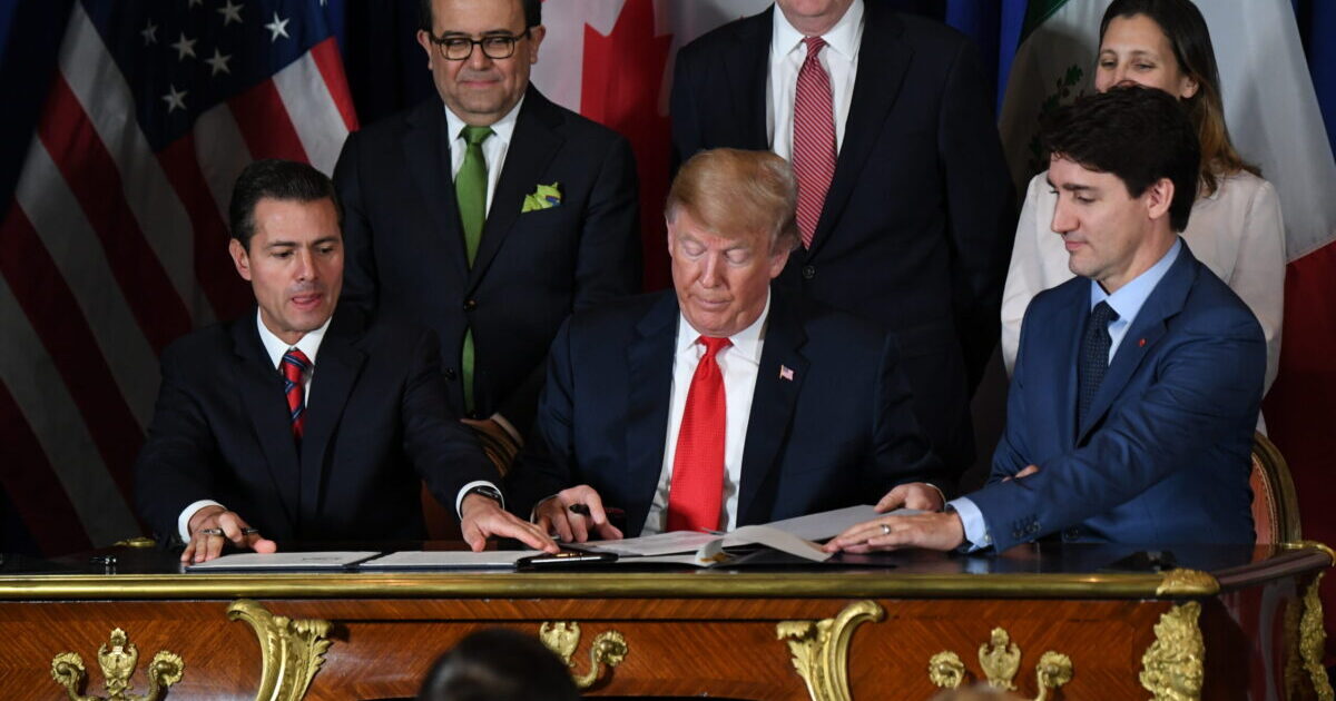 A tweet and Reddit thread claimed that President Donald Trump signed his signature on a NAFTA agreement in the wrong place by mistake.