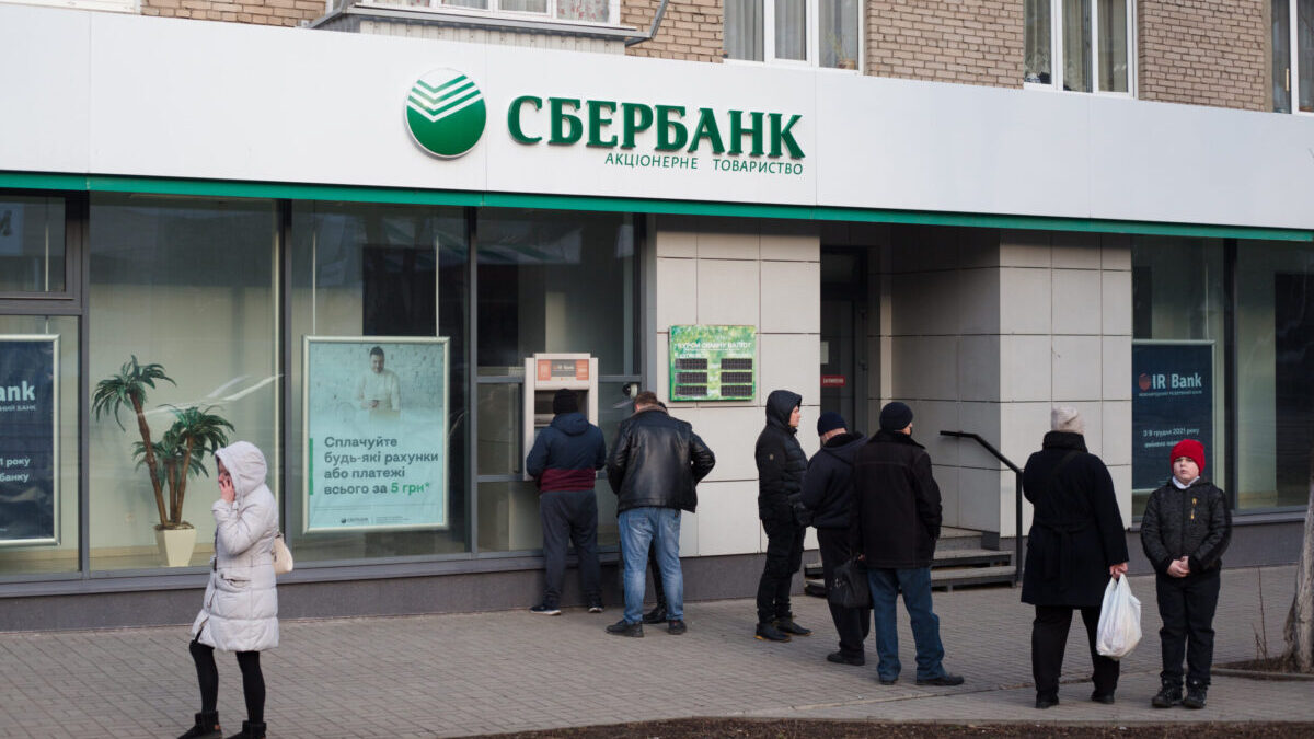 A rumor on TikTok and Twitter said that Sberbank Russia's largest bank decided to limit cash withdrawals to $20.