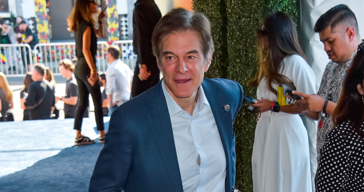 Texts claimed that America mourns Dr. Oz and claimed he died and was dead but it was all a death hoax to sell Smilz CBD gummies.