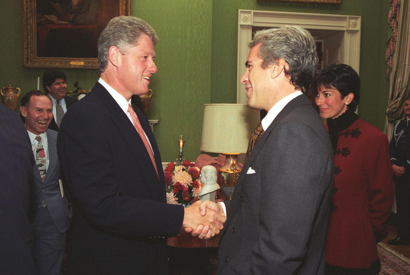 William J. Clinton Başkanlık Kütüphanesi ve Müzesi'ne göre eski ABD Başkanı Bill Clinton, 29 Eylül 1993'te Beyaz Saray'da Jeffrey Epstein ve Ghislaine Maxwell ile fotoğraflandı.