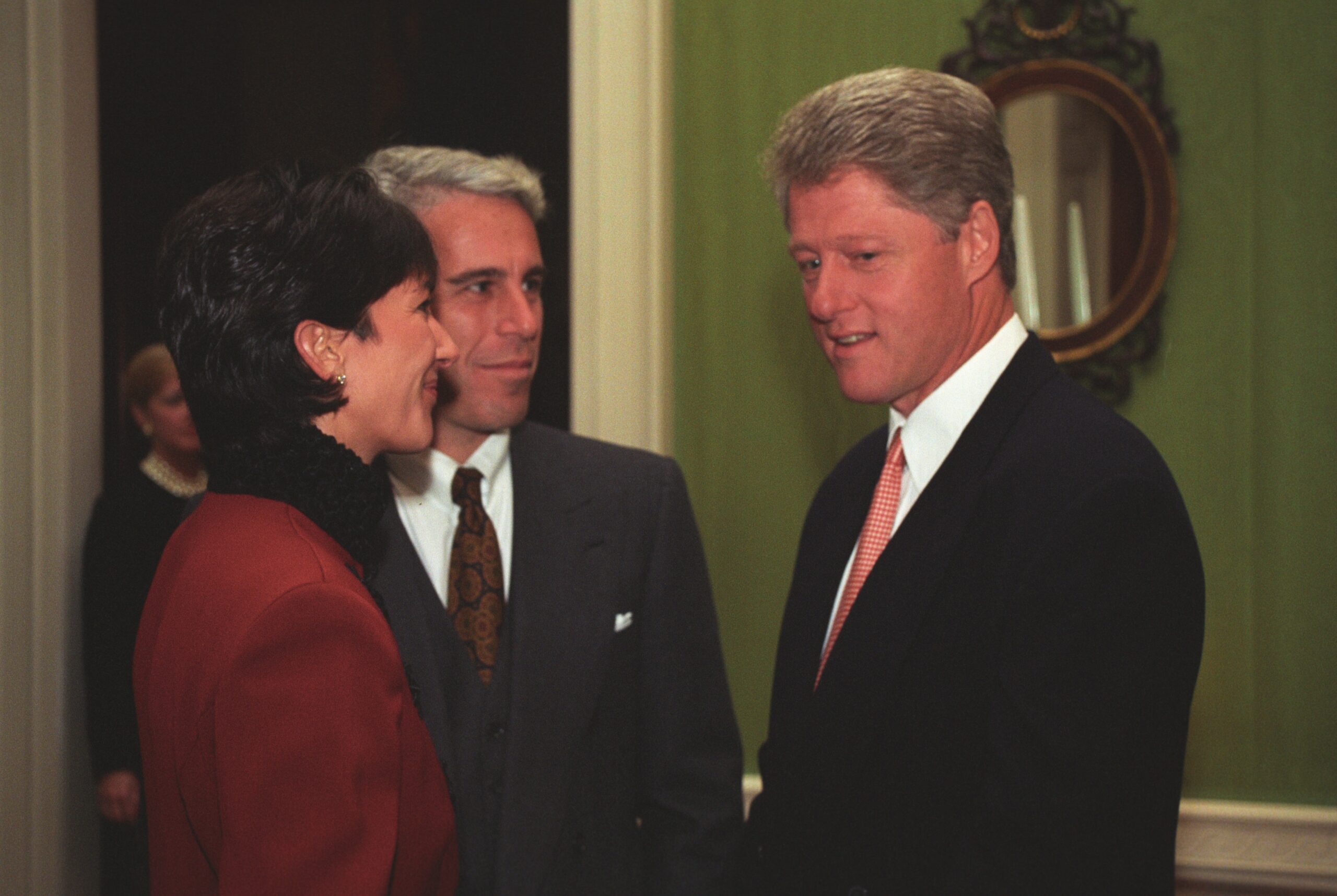 William J. Clinton Başkanlık Kütüphanesi ve Müzesi'ne göre eski ABD Başkanı Bill Clinton, 29 Eylül 1993'te Beyaz Saray'da Jeffrey Epstein ve Ghislaine Maxwell ile fotoğraflandı.