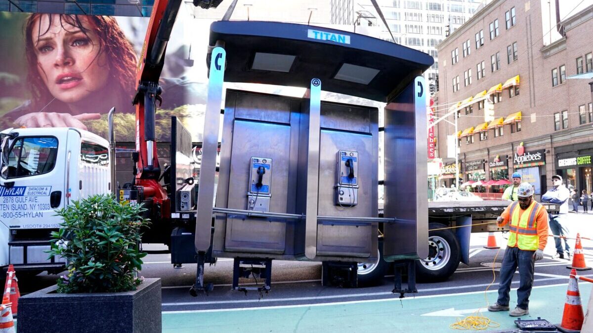 New headlines and tweets and videos claimed that the last and final New York City pay phone or payphone was removed from the city on May 23 2022 but this was false.