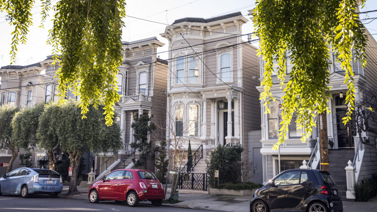 The home from the TV show Full House at 1709 Broderick Street in the Pacific Heights neighborhood in San Francisco was not officially listed for 37 million dollars on Zillow.