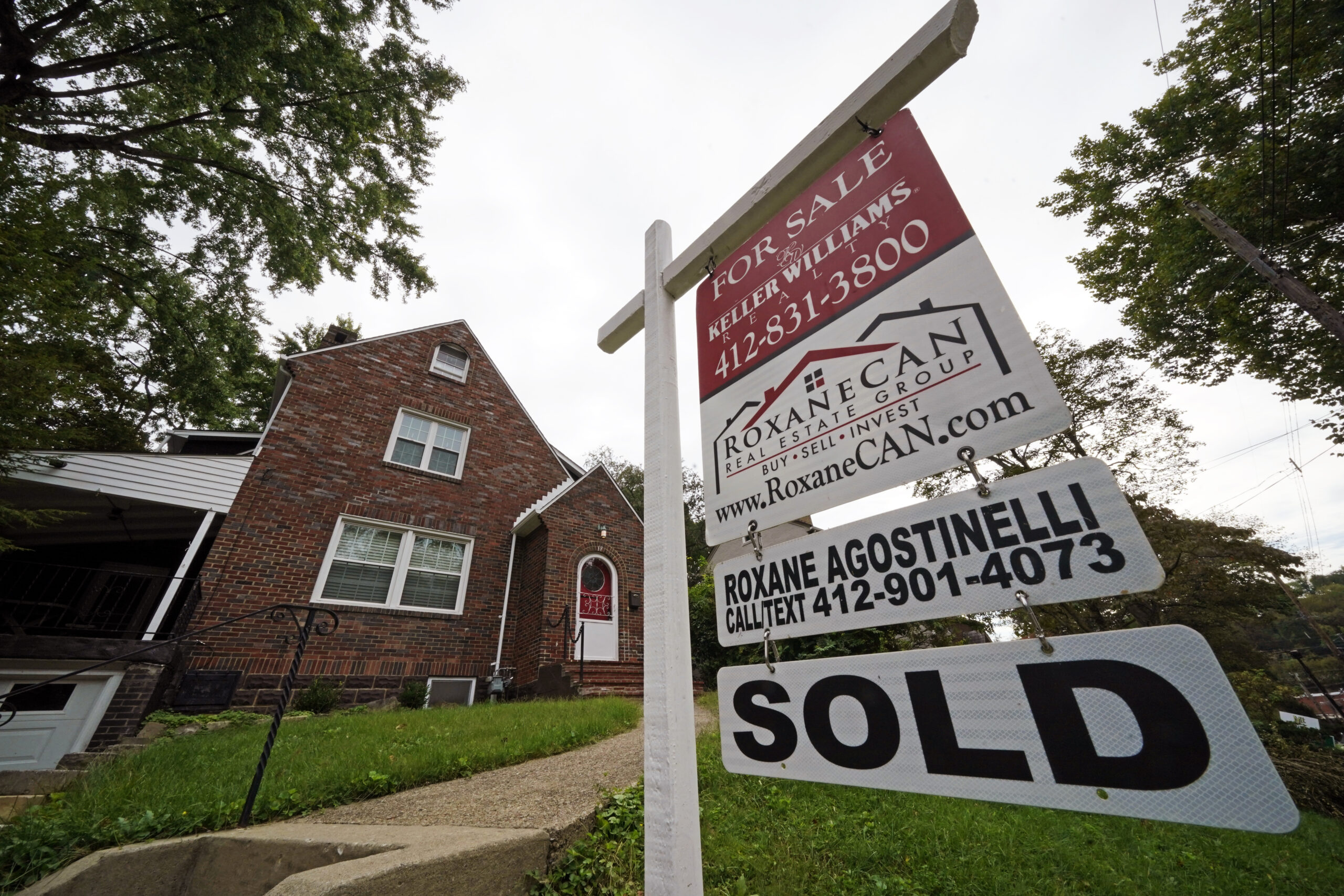 FILE This is a home sold in Mount Lebanon, Pa., on Tuesday, Sept. 21, 2021. Average long-term U.S. mortgage rates resumed their ascent this week, Thursday, May 5, 2022, as the key 30-year loan reached its highest point since 2009. (AP Photo/Gene J. Puskar)