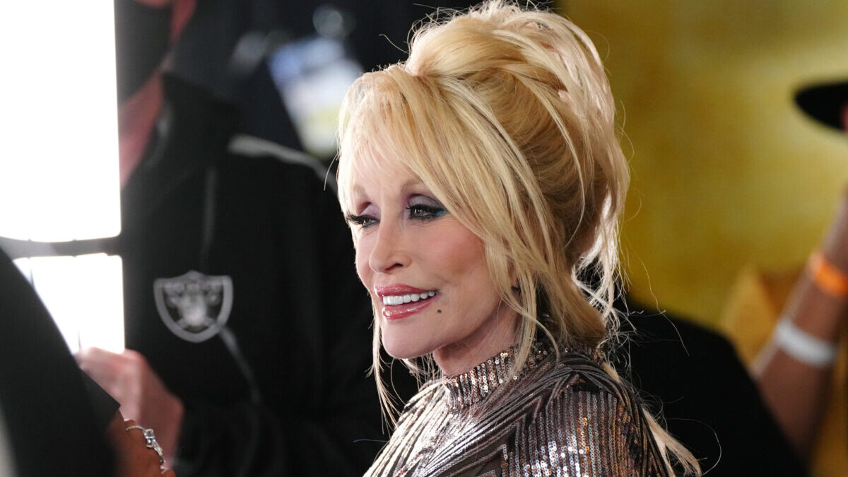 A false YouTube video said that Dolly Parton was currently on life support ...