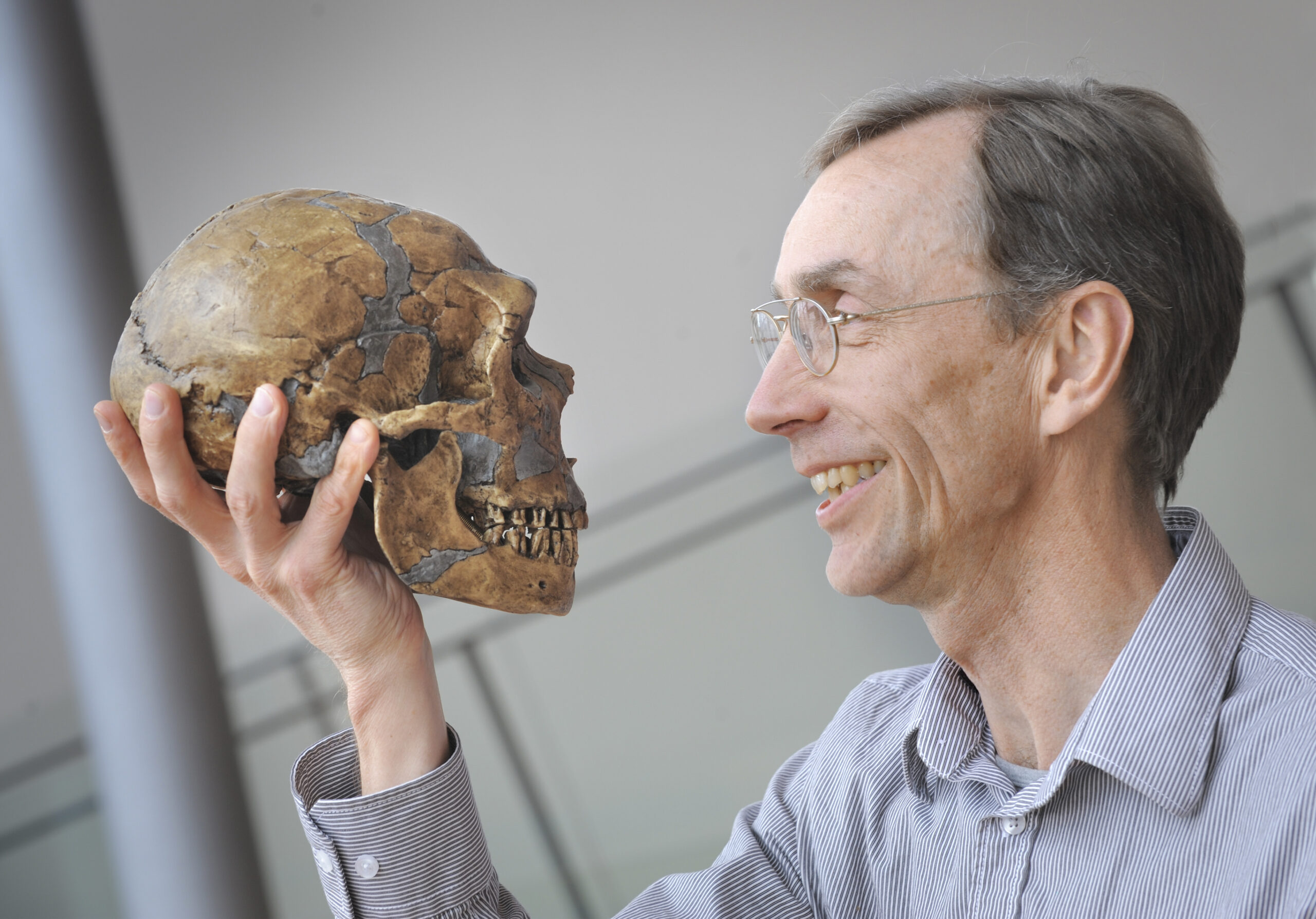 This photo provide by the Max-Planck-Gesellschaft shows Swedish scientist Svante Paabo in Leipzig, Germany, April 27, 2010. On Monday, Oct. 3, 2022 the Nobel Prize in physiology or medicine was awarded to Swedish scientist Svante Paabo for his discoveries on human evolution. (Frank Vinken for Max-Planck-Gesellschaft via AP)